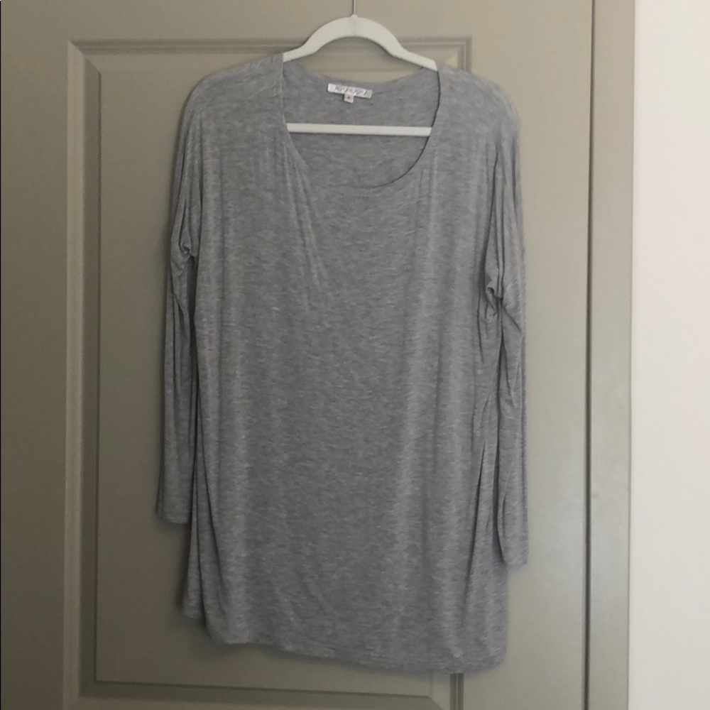 Long sleeve gray top